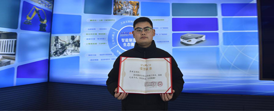 <b>德信体育华明宣获评洛阳工控集团2025年先进个人</b>